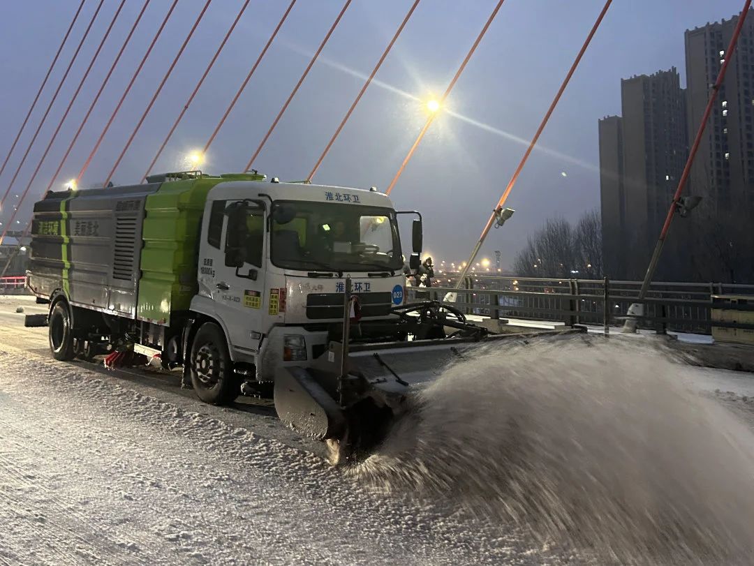 以雪为令 闻雪而动丨333体育环境吹响“抗冰除雪”集结号